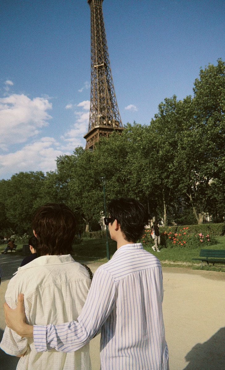 Oz_Silaviwat's tweet photo. Paris is hot, but you’re the one melting me. 🍦🔥 #ThomasKong #SummerRomance
After TMK SS26 PARIS FW
#3PARADISxThomasKong
#ThomasKongXParisFW
#tthomastc 
รางวัลชาวปู้น กำลังใจ🫶🏻🦊🍓 สู้ๆน้า https://t.co/yrJ7Q9M1wd