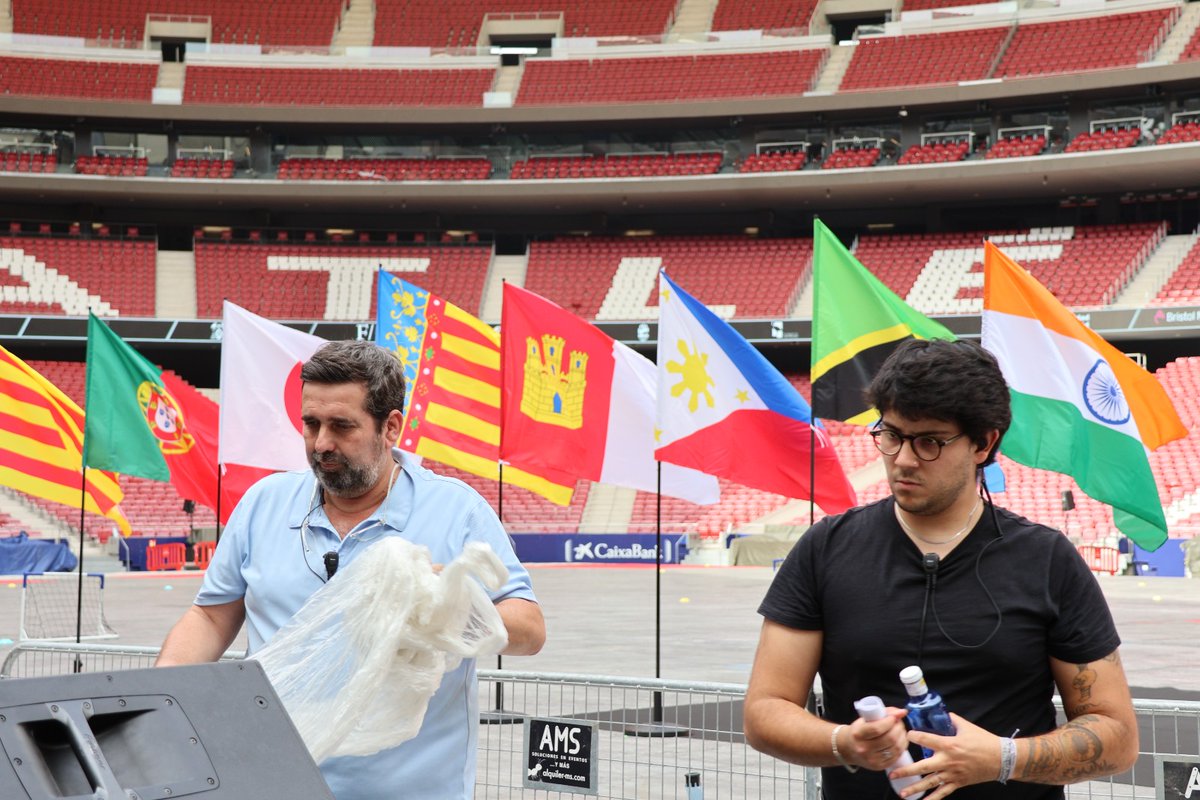 InusualEvents's tweet photo. ⚽ Esta semana, parte del equipo INUSUAL se ha sumado a la pasión futbolera de @madcupofficial   2025, acompañando la producción de su ceremonia inaugural.

Una cita que celebra el deporte, el talento joven y la emoción de vivir algo grande… 

#InusualEvents #MadCup2025 https://t.co/p1lfNF8zfP