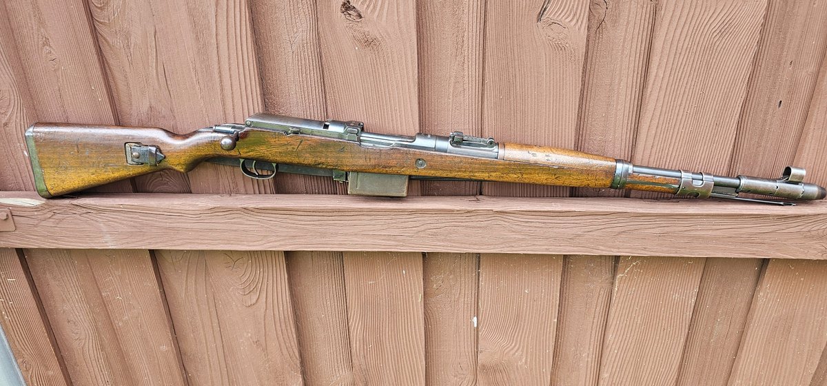 VaruAavan's tweet photo. Figured I'd go out of my way to post my most interesting firearm, and personally one of my favorites. This is a German Gewehr 41M, the only rifle of its kind being a bolt action/semi auto hybrid. It holds 10 rounds of 8mm Mauser and uses a gas trap system to cycle the weapon. https://t.co/ln8Zy6Z23x