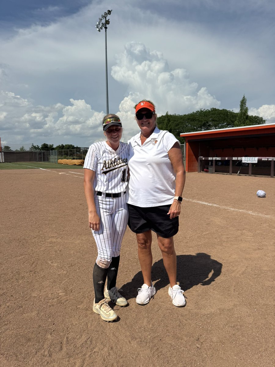 laurenrush26's tweet photo. Thank you @BGSUSoftball for a great camp! I learned a lot and loved working with the coaches and players! A special thank you to Coach @greg_mcquillin Coach @IndyaSmith55 and Coach Gardner. https://t.co/hzEFH4cIWz