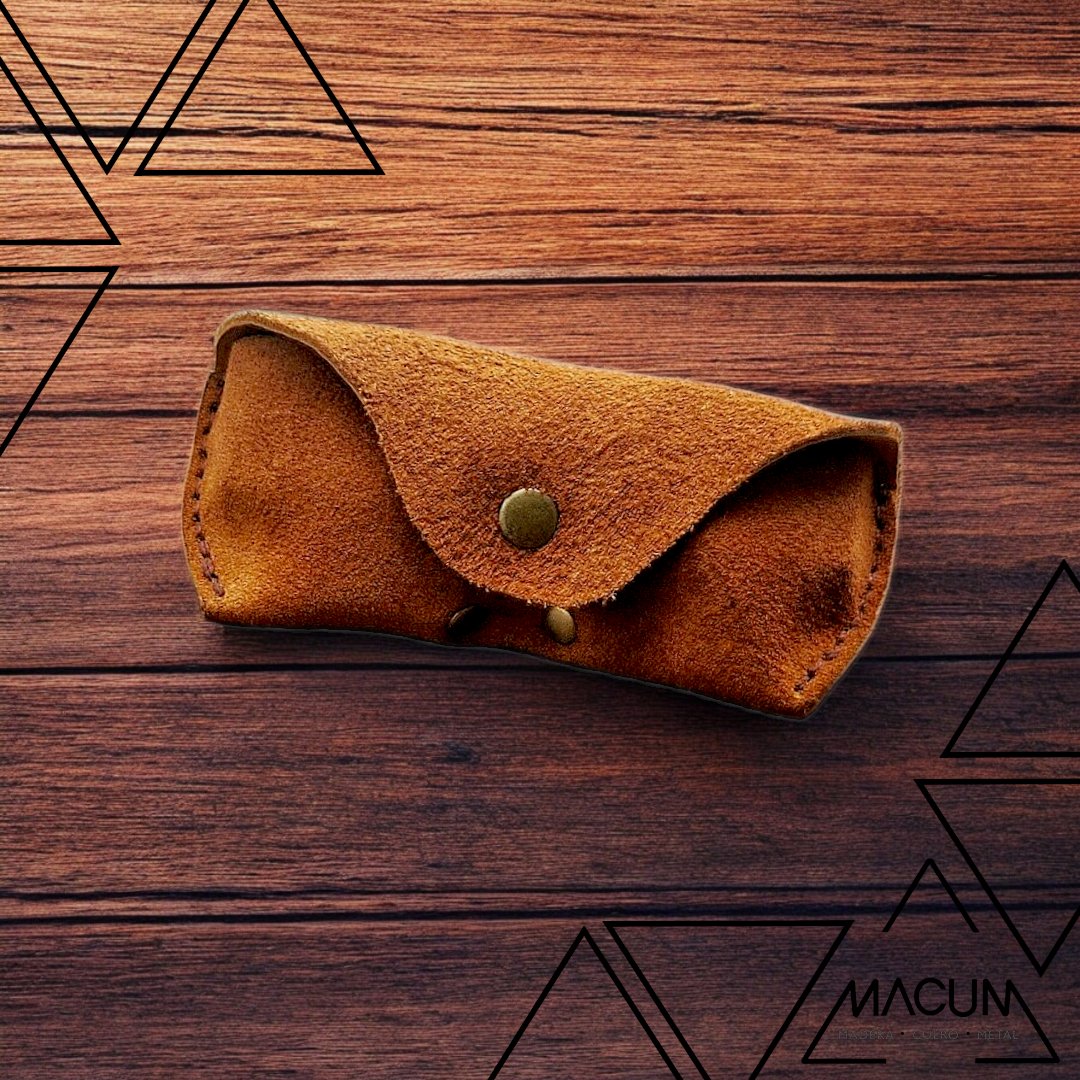 MacumBolivia's tweet photo. Estuche Cúpula
Contención precisa para uso diario
Corte, costura y terminaciones artesanales.
Diseñado para proteger sin rigidez.
Unidades limitadas.
#MACUM #estuchecuero #accesoriosdecuero #cueroartesanal #hechoamano #hechoenbolivia #slowdesign #diseñosobrio #artesanal https://t.co/cGAjlmKBHJ
