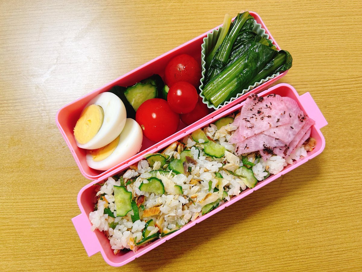 asakogohan's tweet photo. 鯖ときゅうりとシソの混ぜご飯のお弁当
#お弁当 #お弁当記録 https://t.co/g3kOdofJDm