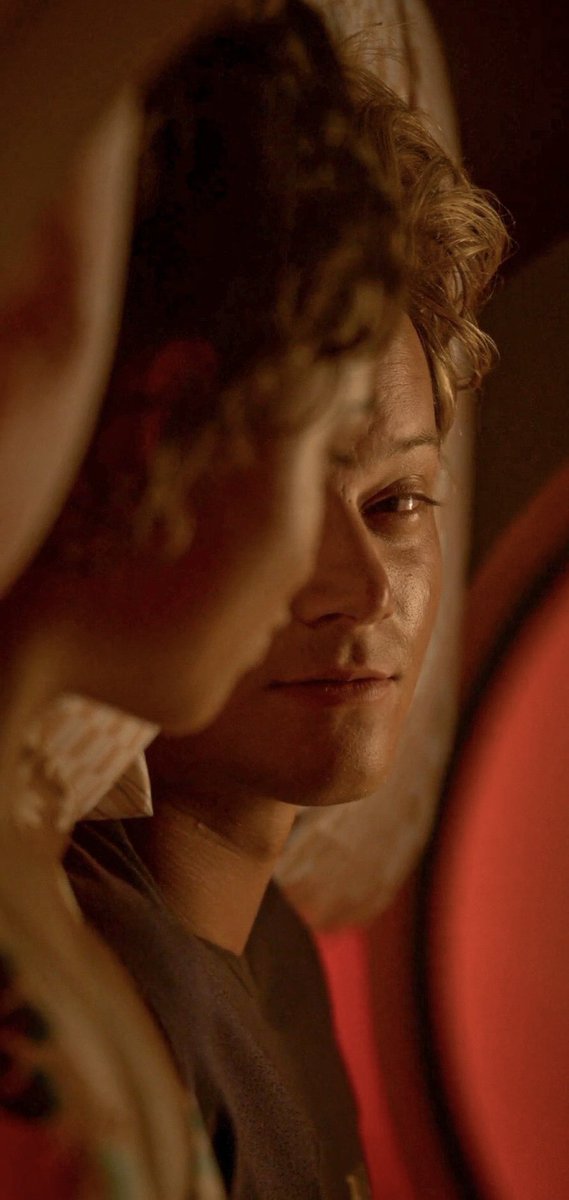 i know there’s an extended cut of the hyperbaric chamber scene before the crybaby asked for toned down scenes show it to me rachel