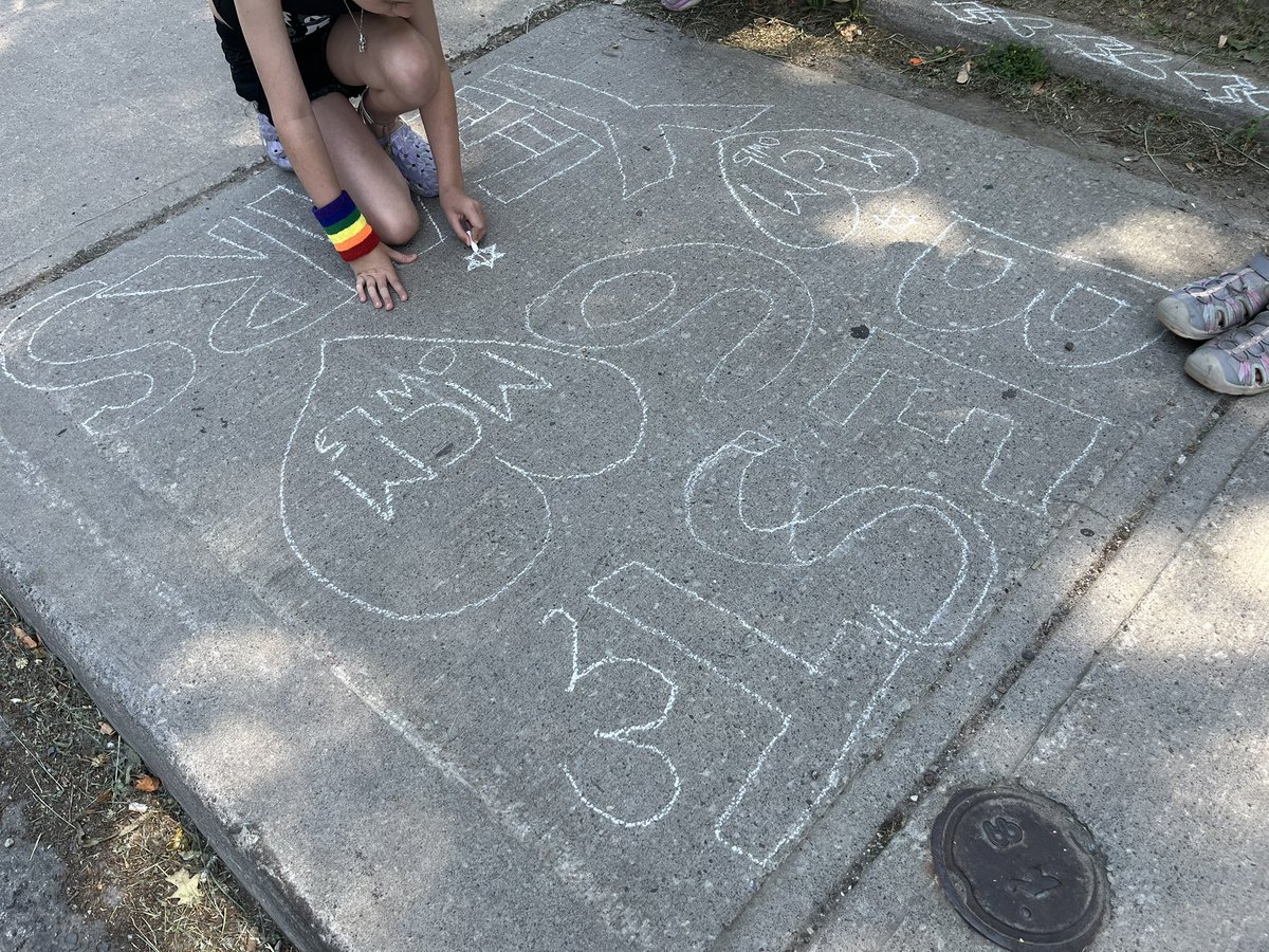 MsTavares (@mcm_mst) on Twitter photo Sidewalk chalk messages for our Grade 6 Grads 🎓💖
<a href="/tdsb/">Toronto District School Board</a> <a href="/McMurrichParent/">McMurrich Parents</a>
1/2 Sidewalk chalk messages for our Grade 6 Grads 🎓💖
<a href="/tdsb/">Toronto District School Board</a> <a href="/McMurrichParent/">McMurrich Parents</a>
1/2