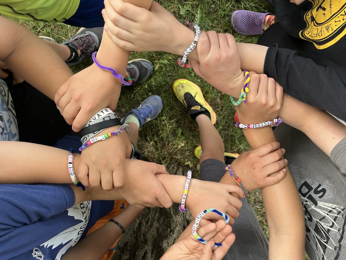 MsTavares (@mcm_mst) on Twitter photo A great morning outdoors playing cooperative games and making friendship bracelets 🤩
<a href="/tdsb/">Toronto District School Board</a> A great morning outdoors playing cooperative games and making friendship bracelets 🤩
<a href="/tdsb/">Toronto District School Board</a>