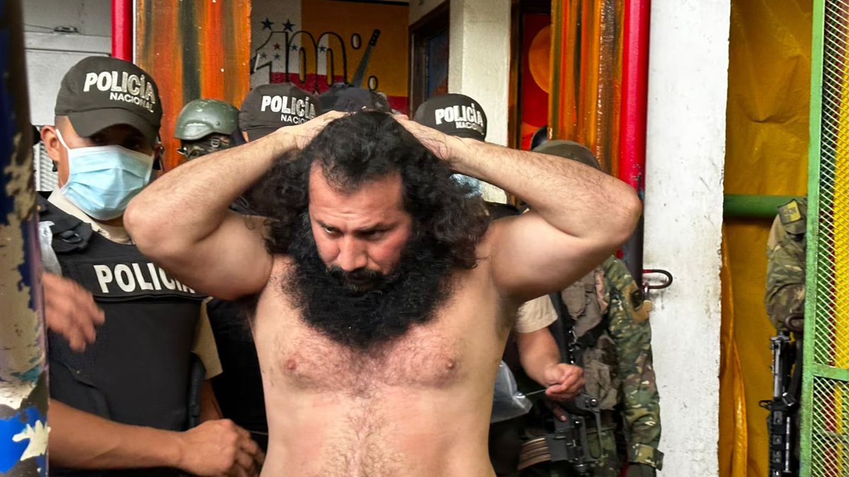 #Internacionales | 🇪🇨 Capturan a "Fito", líder de la banda Los Choneros y uno de los criminales más buscados de Ecuador. Se encontraba prófugo desde enero de 2024.