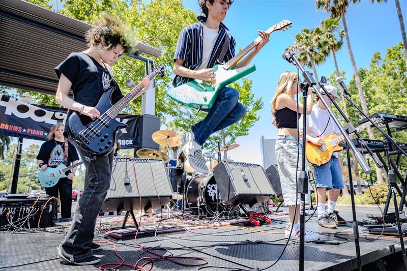 MayorMcCarty's tweet image. Smashed guitars and barriers to music education this weekend at the @SchoolofRockUSA Sacramento grand opening!