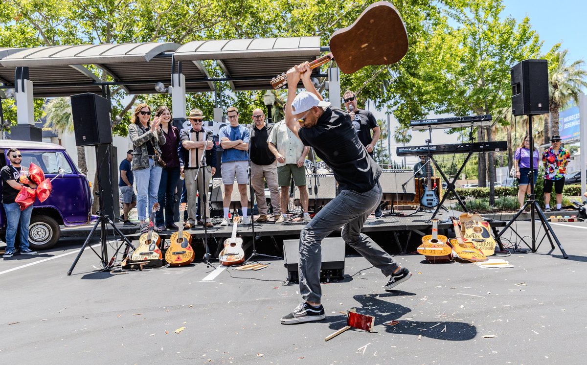 MayorMcCarty's tweet image. Smashed guitars and barriers to music education this weekend at the @SchoolofRockUSA Sacramento grand opening!