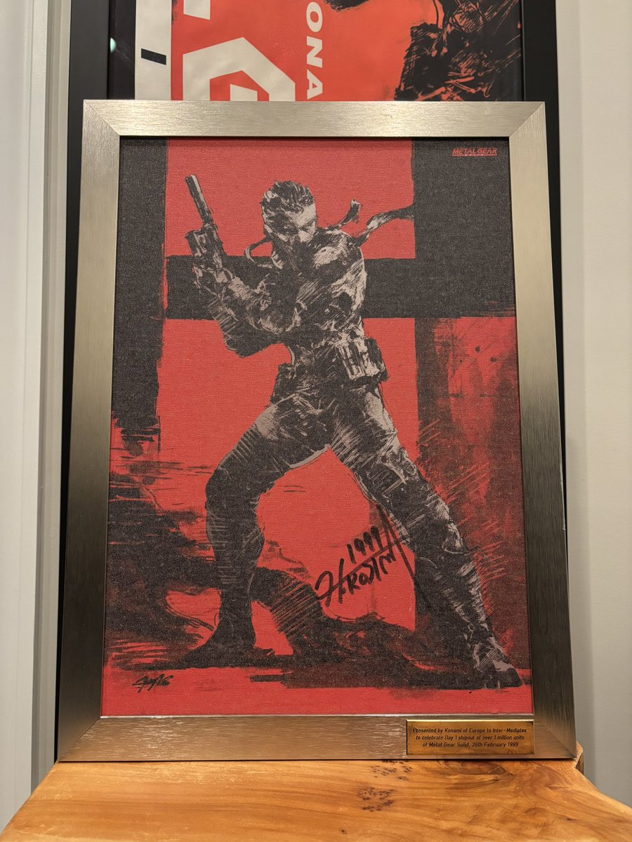 ShawnMGS's tweet image. Mega Rare ‼️ 💎
MGS1 framed canvas plaque. These were signed by Hideo Kojima, then given to select Konami partners and distributors during the games release