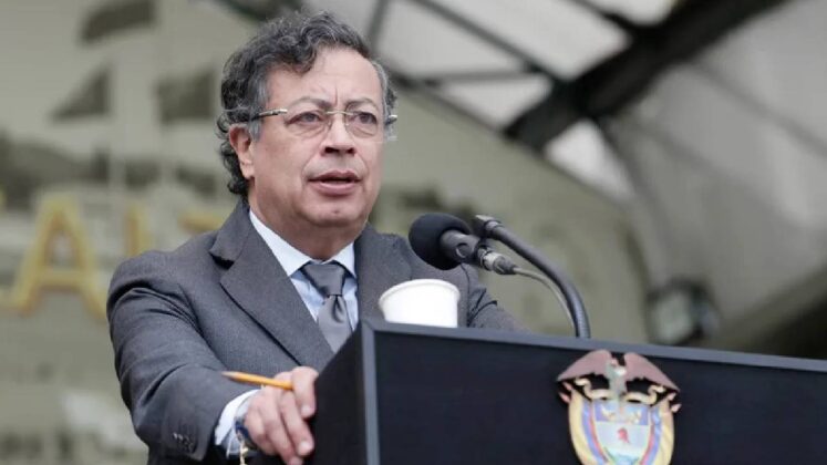 Petro firma la ley de la reforma laboral, una de sus mayores victorias legislativas
unionradio.net/petro-firma-la…