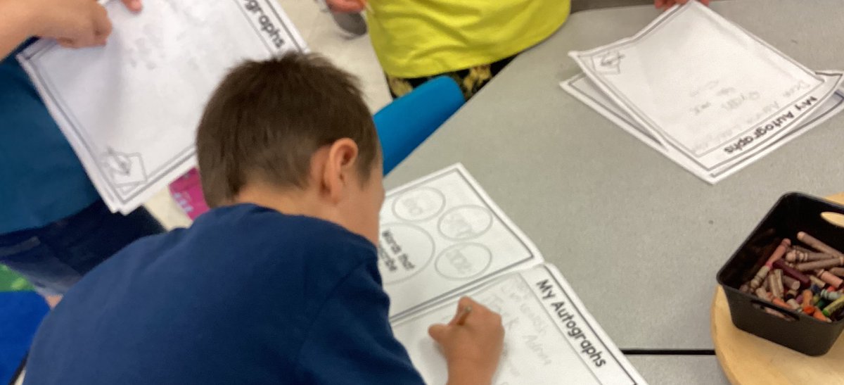 MrsTothill's tweet photo. Ss has fun collecting autographs today. https://t.co/wnVeRgyYvD