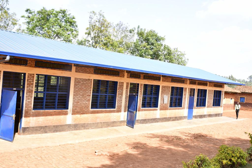 Gisagara District (@gisagaradistr) on Twitter photo Visi Meya <a href="/Denise_Dusabe01/">Denise Dusabe</a> yakiriye ku mugaragaro ibyumba 6 by'amashuri byubatswe kuri EP Kigembe mu Murenge wa Kigembe ku bufatanye bwa Diyosezi Gatolika ya Butare na <a href="/JumelageRwanda/">Partnership "Jumelage" Rhineland-Palatinate/Rwanda</a>. Diyosezi yari ihagarariwe na Padiri KAYUMBA Maurice ushinzwe amashuri muri Diyoseze
<a href="/Rwanda_Edu/">Ministry of Education | Rwanda</a> Visi Meya <a href="/Denise_Dusabe01/">Denise Dusabe</a> yakiriye ku mugaragaro ibyumba 6 by'amashuri byubatswe kuri EP Kigembe mu Murenge wa Kigembe ku bufatanye bwa Diyosezi Gatolika ya Butare na <a href="/JumelageRwanda/">Partnership "Jumelage" Rhineland-Palatinate/Rwanda</a>. Diyosezi yari ihagarariwe na Padiri KAYUMBA Maurice ushinzwe amashuri muri Diyoseze
<a href="/Rwanda_Edu/">Ministry of Education | Rwanda</a>