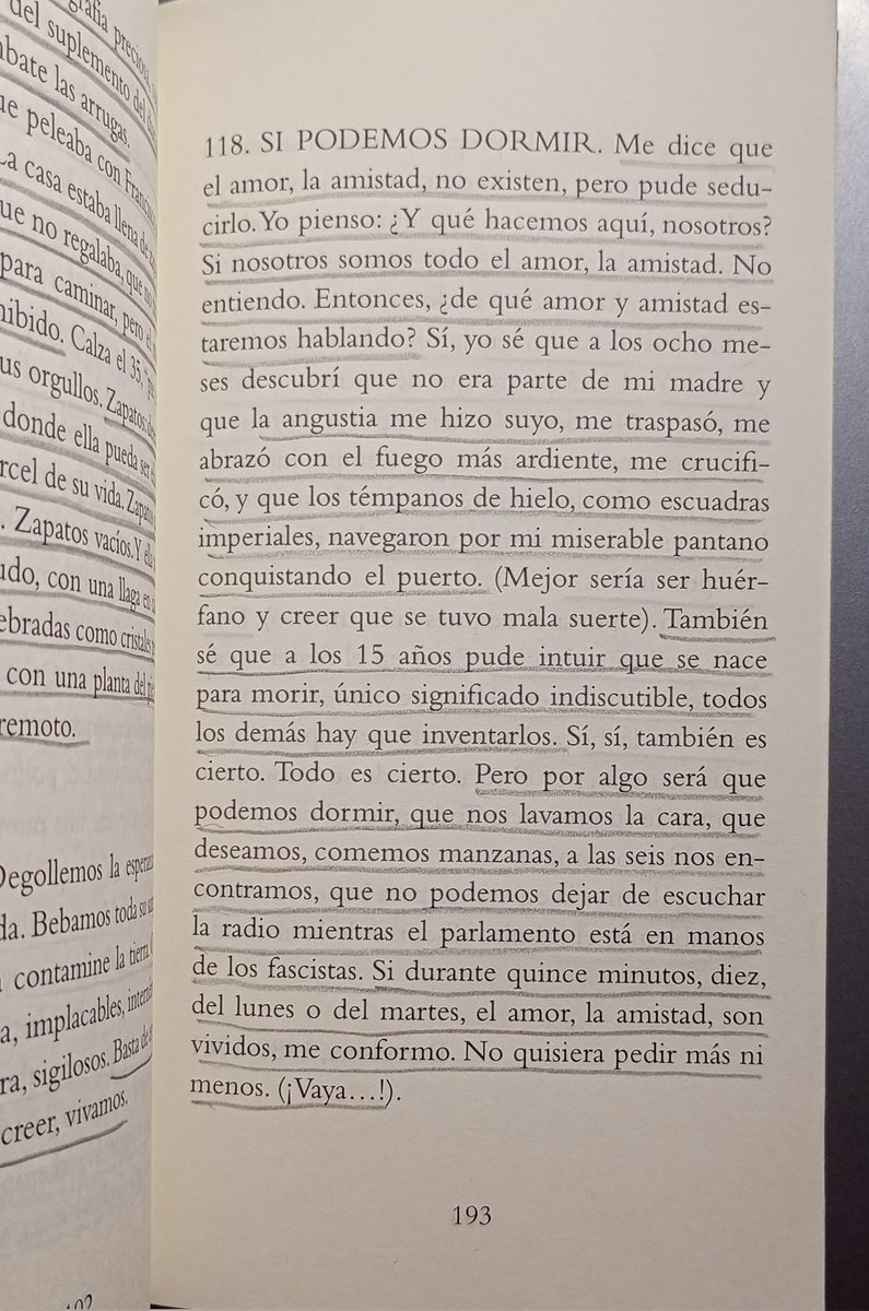 el otro día terminé Estrechamente vigilados por la locura de Héctor Anabitarte y todo se sintió muy conmovedor y muy urgente lo consiguen x <a href="/De_Parado/">De Parado</a>