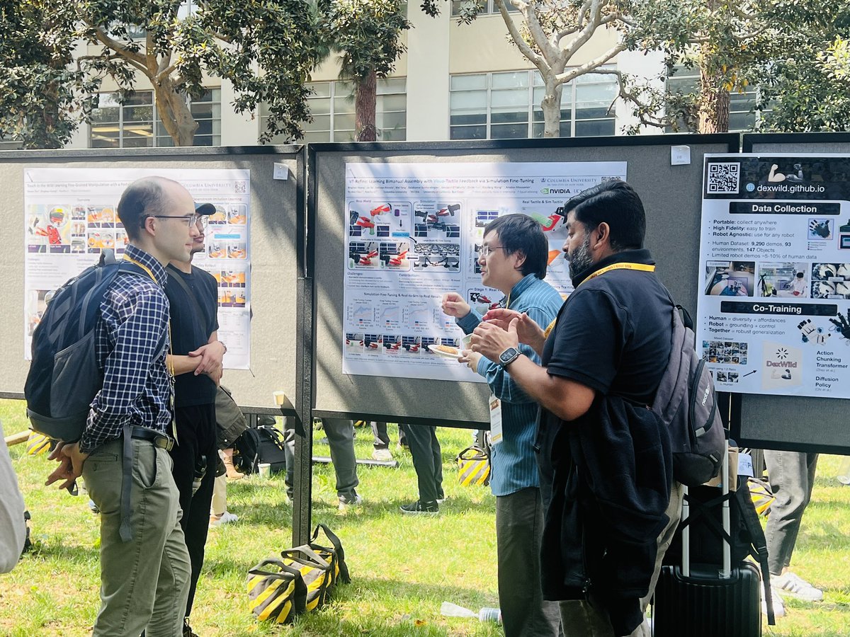 USCAdvComputing's tweet image. More photos from #RSS2025 at @USC ! @RoboticsSciSys @USCMingHsiehEE @CSatUSC @USCViterbi @gauravsukhatme