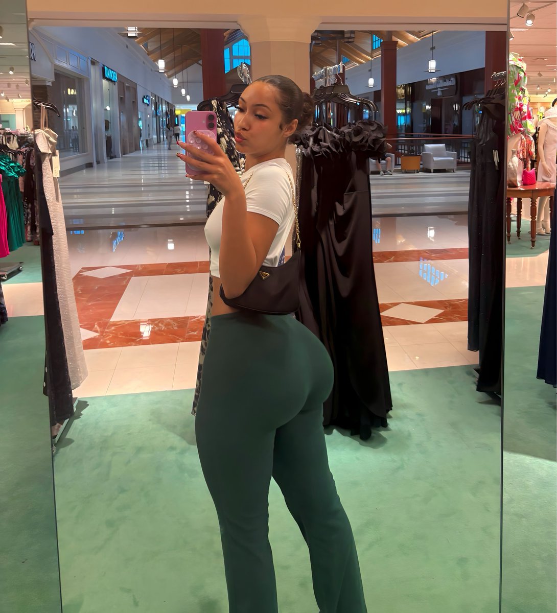 tiannaminx's tweet photo. 5'8 155 pounds, wbu ? https://t.co/lmnc63zjdN