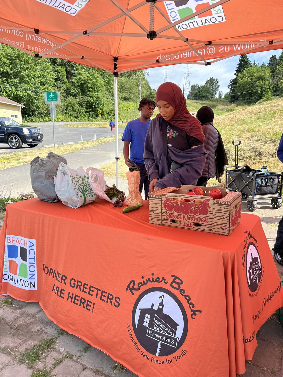 FN_Jana's tweet photo. YNE is setting up right now at Henderson St and Chief Sealth tr., by the light rail location! Be sure to stop by—we’re here from 4:30-7:30pm. @rainierbeach #rbac #lightrail #chiefsealthtrail https://t.co/niNw2p92NU
