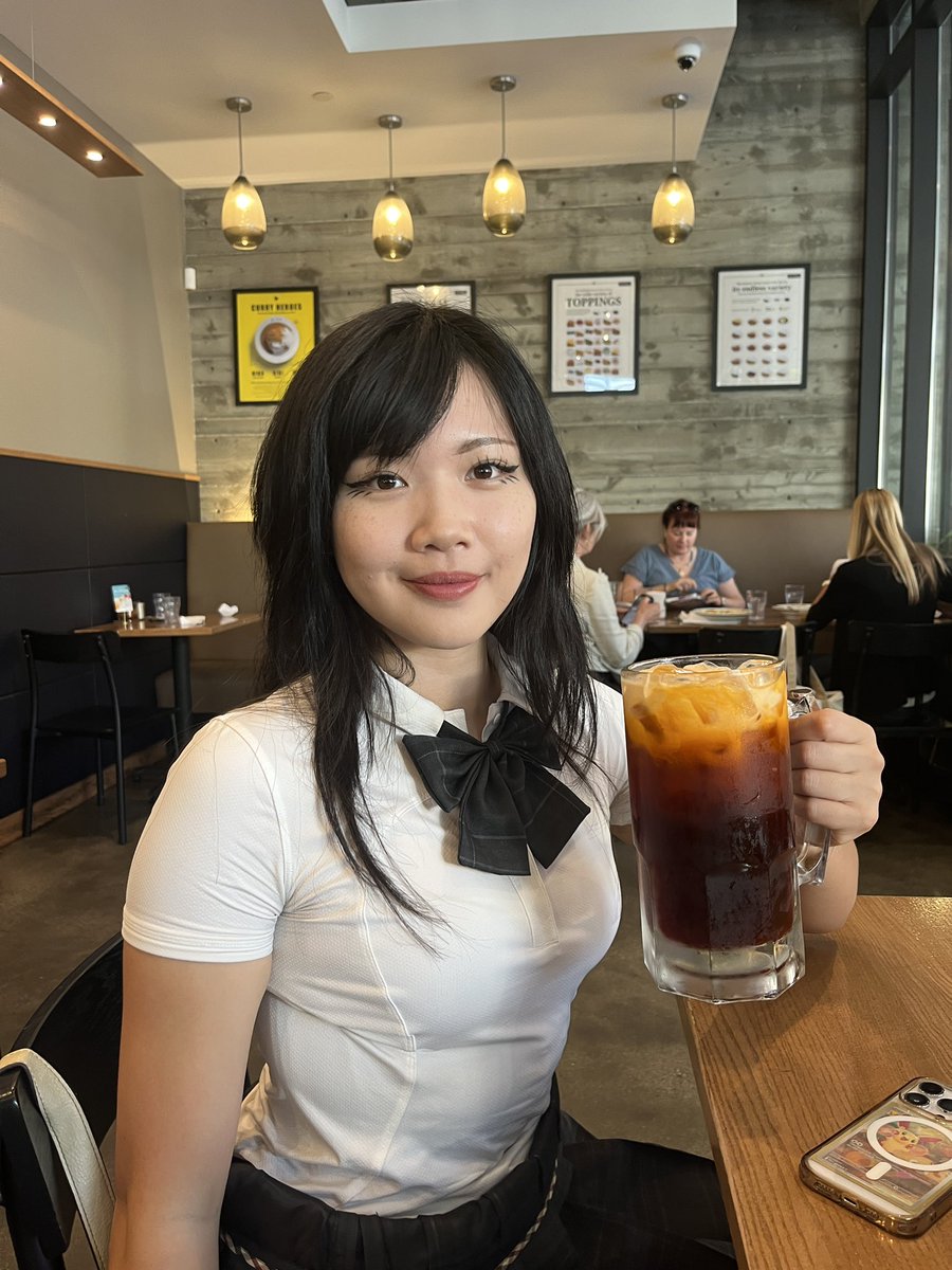 nothing in the world exists except me and this $5 jumbo thai tea