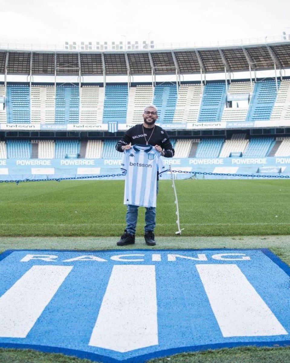 "No seas vencido por el mal, sino vence al mal con el bien." 

(Romanos 12:21)