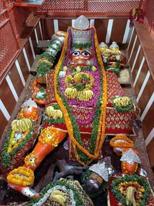 प्रयागराज से बड़े तुम रक्षक काहू को डरना 
जीवन में प्राण दाता चिरंजीवी संकट मोचन हनुमान रक्षा करें
