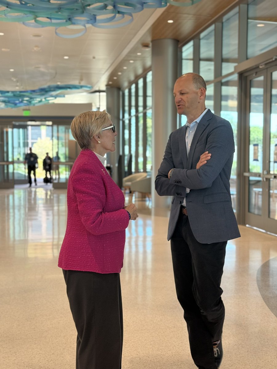 MayorMcCarty's tweet image. Sacramento's health future looks bright!
Today, we attended the ribbon cutting for the 48X Complex, a new @UCDavisHealth ambulatory facility that will increase hospital capacity with 16 operating rooms, 96 exam rooms & more, prioritizing patients & health care professionals.