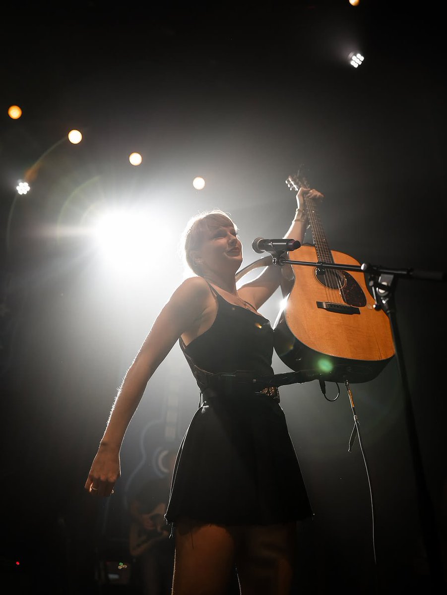 Taylor Swift came at <a href="/te_university/">TEU</a> to perform “Shake it Off” for the first time since she owns her masters! 🎤 #TaylorSwift

📸: Mike Stadlman / <a href="/te_university/">TEU</a>