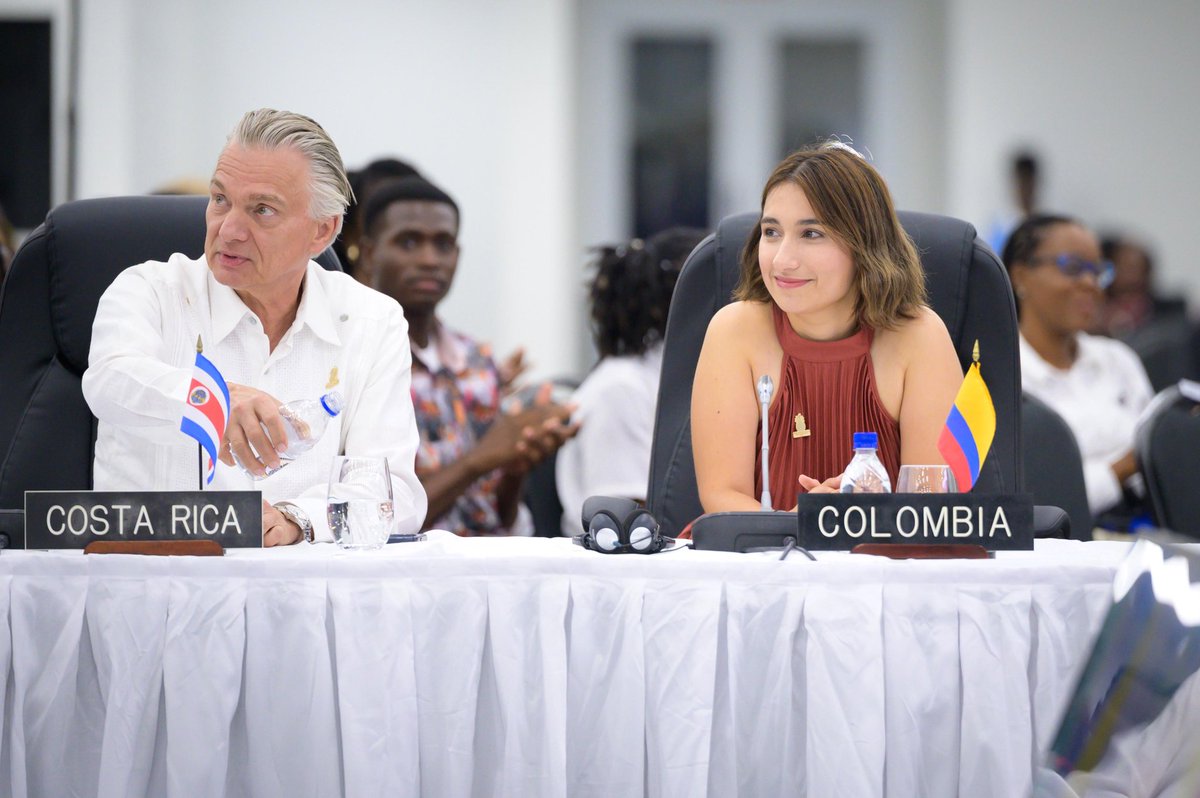 🧵 La Canciller <a href="/laurisarabia/">Laura Sarabia</a> representará a Colombia en la 55ª Asamblea General de la <a href="/OEA_oficial/">OEA</a> en Antigua y Barbuda. Allí participará en debates clave para la región como: la crisis institucional y de seguridad en Haití, la salud mental como reto regional y el