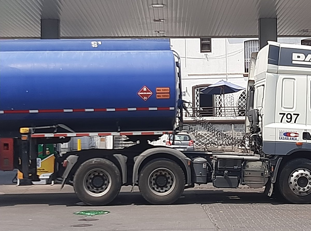 FUERTE ALZA DE DIESEL Y BENCINAS
Enap informó un alza de $19,2 por litro para el diesel y de $ 26,9 por litro para las bencinas. De esta forma termina el ciclo de estabilidad que los combustibles tuvieron las últimas 3 semanas.