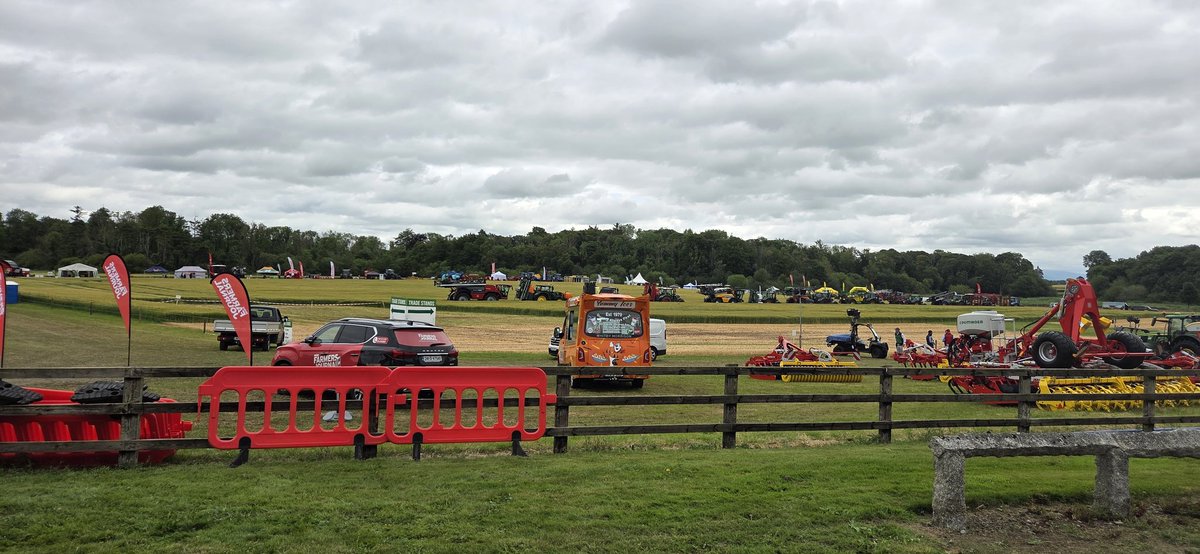Laois Civil Defence (@laoiscivildefen) on Twitter photo Today we had two ambulance crews providing medical cover for the <a href="/teagasc/">Teagasc</a> crops and technology demonstration day in Oak Park.
A big thanks to all the team at Teagasc for the hospitality today. 
<a href="/CivilDefenceIRL/">Civil Defence IRL</a> Today we had two ambulance crews providing medical cover for the <a href="/teagasc/">Teagasc</a> crops and technology demonstration day in Oak Park.
A big thanks to all the team at Teagasc for the hospitality today. 
<a href="/CivilDefenceIRL/">Civil Defence IRL</a>