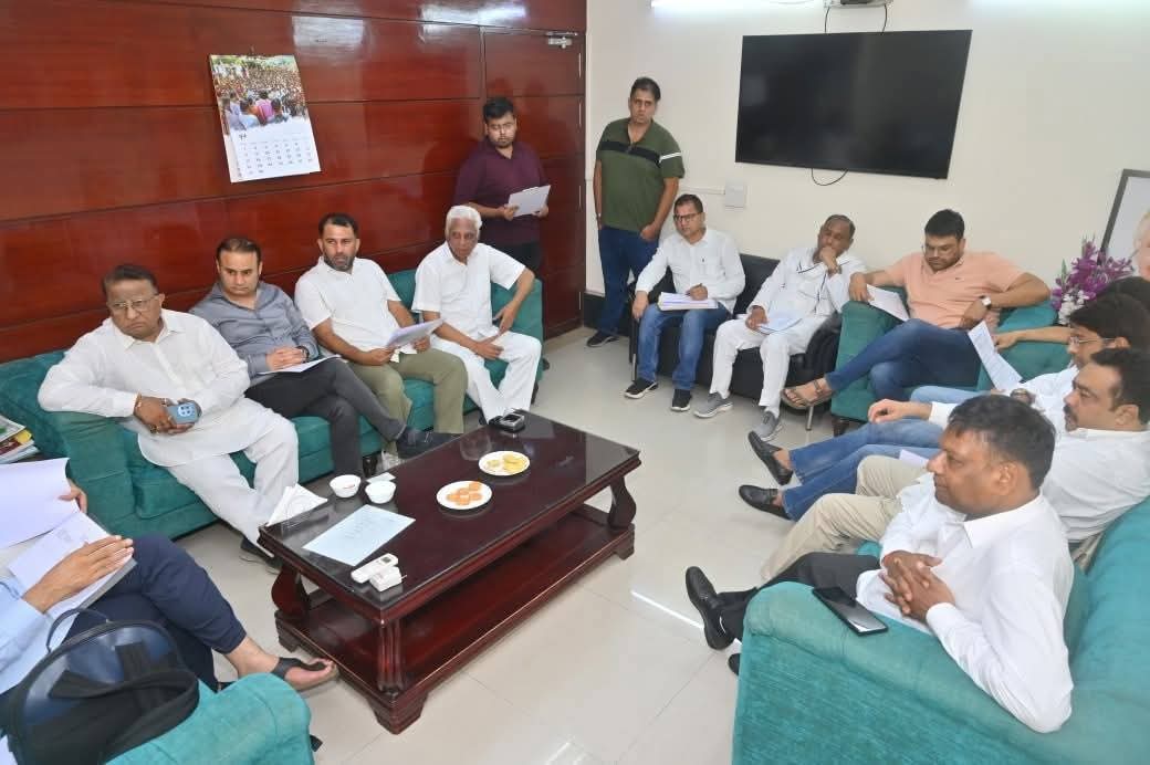 आज दिल्ली कांग्रेस अध्यक्ष श्री देवेंद्र यादव जी ने आदर्श नगर और चांदनी चौक जिला कांग्रेस अध्यक्ष, लोकसभा और जिला ऑब्जर्वर के साथ बैठक कर संगठन से जुड़े विभिन्न विषयों पर चर्चा की।

#DelhiCongress