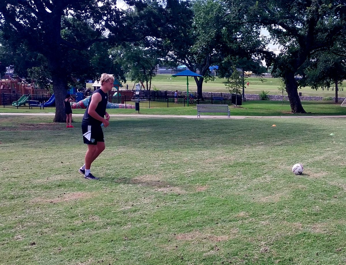 GFTskills's tweet photo. Proud of this guy! Parker Owens was named team captain last August, which was the start of his Soph season at Cal Poly. Now, going into his junior year &amp; is putting in technical work with Jeremie.  Immediately after his session, he went to run 100 yard sprints on his own. 🧠 💪 https://t.co/wlEVi4jlsM