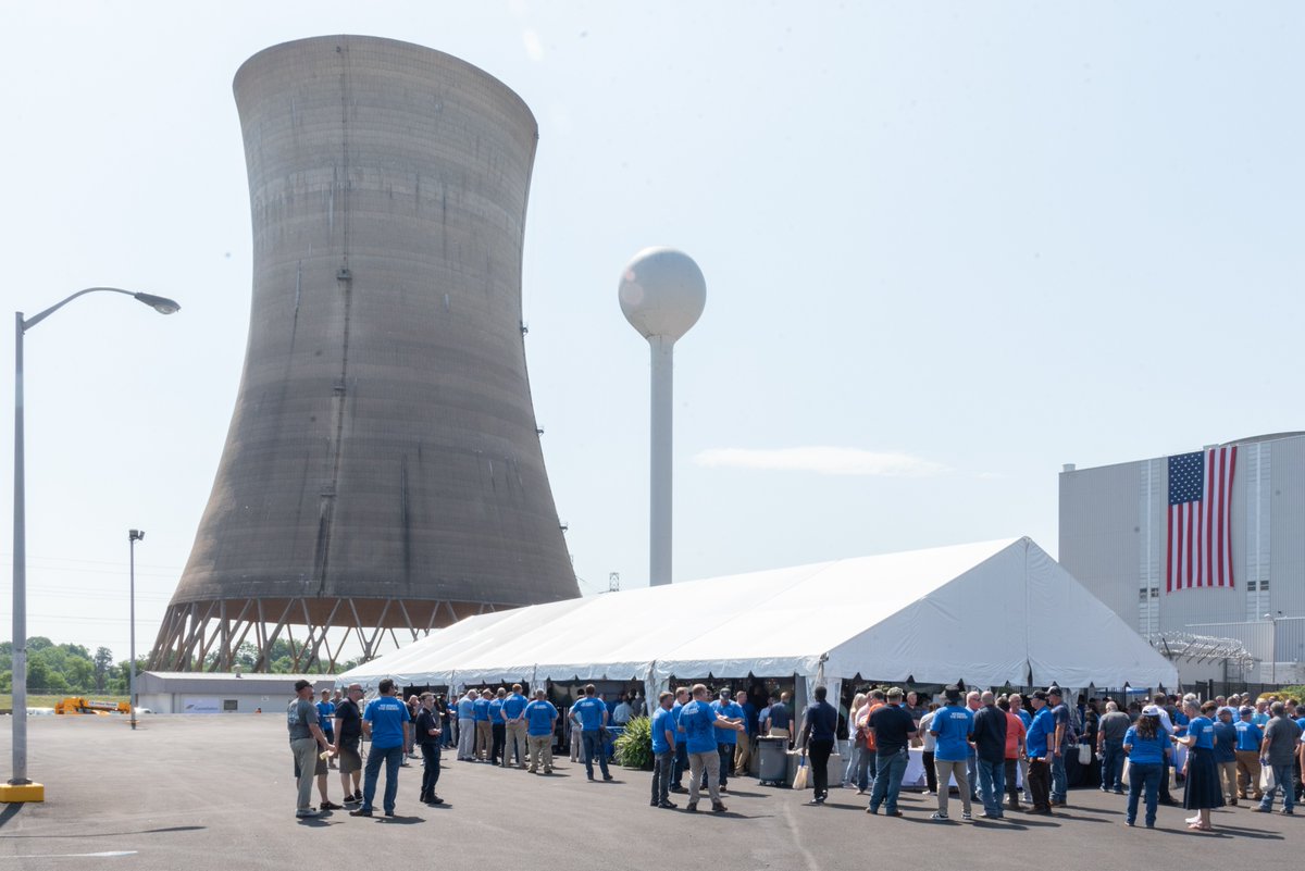 ConstellationEG's tweet image. Hundreds of Constellation employees and PA building trades members gathered at the Crane Clean Energy Center to hear from @GovernorShapiro, local officials and @Microsoft and Constellation leaders as support builds for the plant’s restart.
📰 bit.ly/44nYNZL
