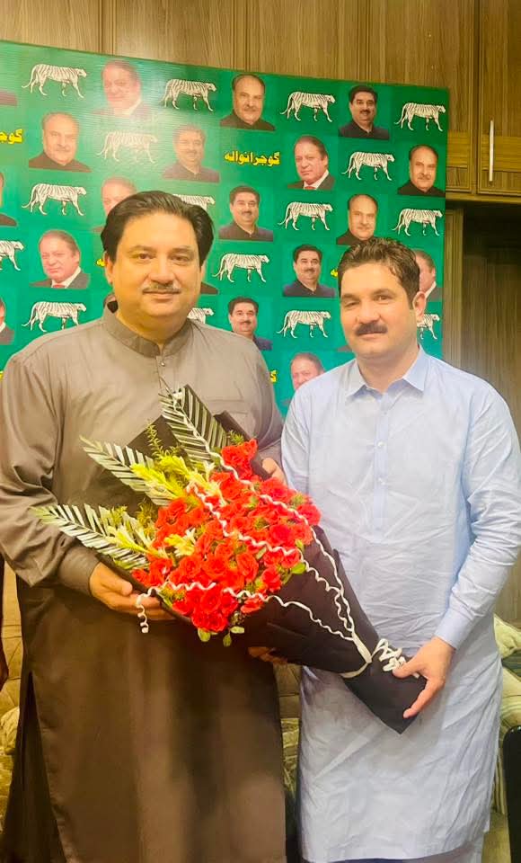 MediaCellKDK's tweet photo. سفیر پاکستان، سپوت گوجرانوالہ سابقہ وفاقی وزیر انجینیئر خرم دستگیر خان سے ایم پی اے عمر فاروق ڈار کی ملاقات، ۔مختلف ممالک کے سفارتی دورہ کی کامیابی پر خراج تحسین پیش کیا۔

#TeamKDK

@kdastgirkhan https://t.co/77WO51eBdN