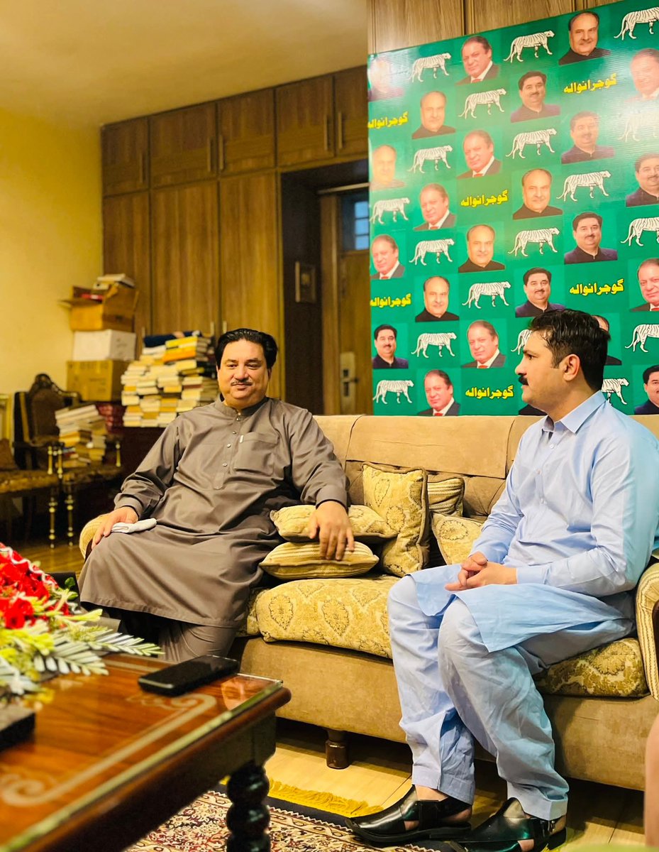 MediaCellKDK's tweet photo. سفیر پاکستان، سپوت گوجرانوالہ سابقہ وفاقی وزیر انجینیئر خرم دستگیر خان سے ایم پی اے عمر فاروق ڈار کی ملاقات، ۔مختلف ممالک کے سفارتی دورہ کی کامیابی پر خراج تحسین پیش کیا۔

#TeamKDK

@kdastgirkhan https://t.co/77WO51eBdN