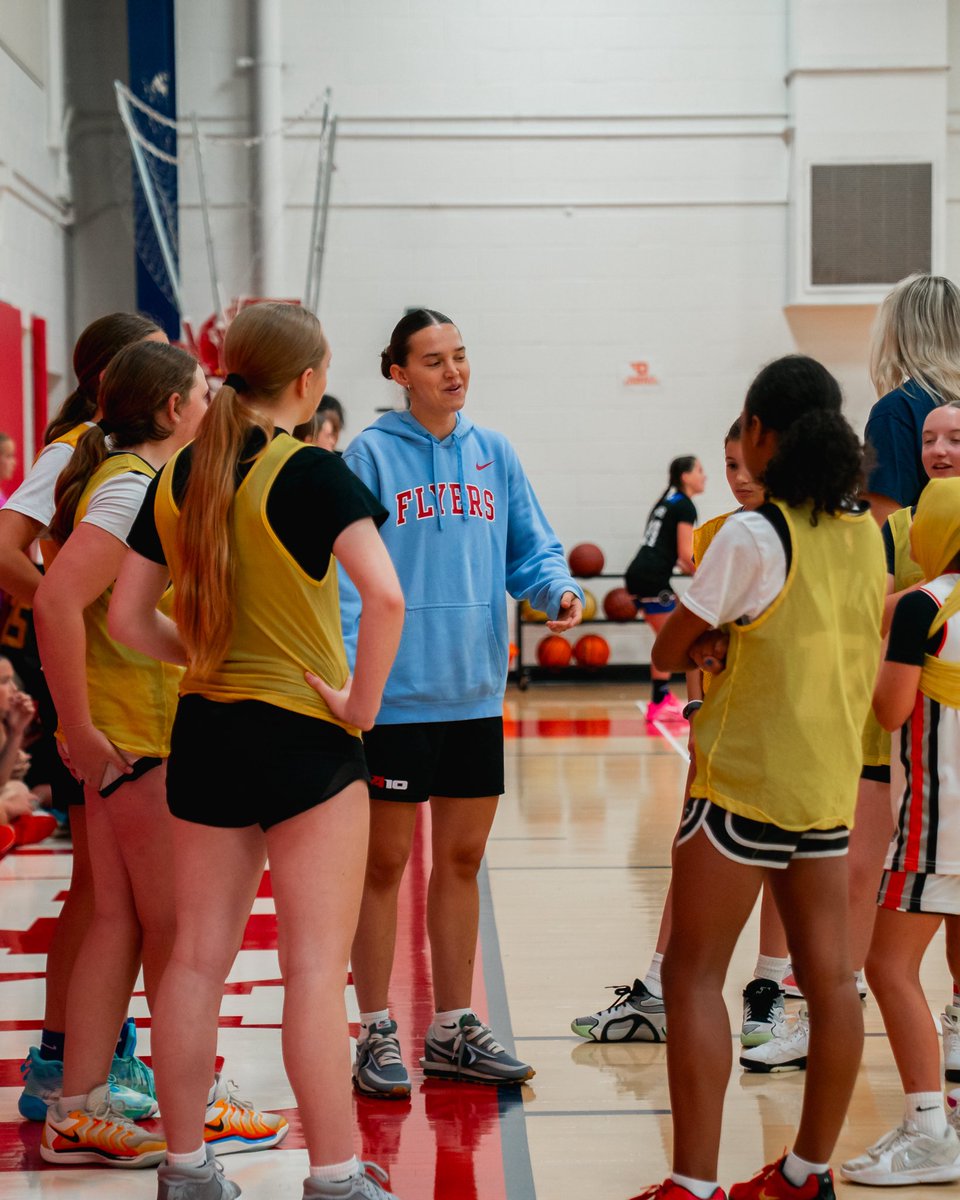 DaytonWBB's tweet image. No better way to spend the summer than in the gym with our future Flyers‼️
#GoFlyers
