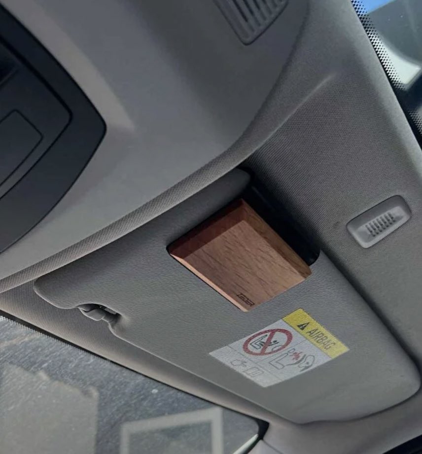 Reklam amaçlı değil ama bu kokulardan kullanan var mı ? Bu ara çok önüme düşüyor. Yorumları da cezbedici. Fiyatı yüksek o yüzden almadan size de sorayım dedim.