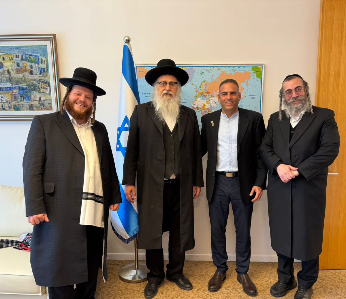 שיתוף פעולה היסטורי לקראת ראש השנה: איחוד ברסלב פתחו בהתארגנות לוגיסטית ומדינית לקראת נסיעתם של רבבות חסידי ברסלב לאומן לראש השנה, וכינסו ישיבה במשרד החוץ בנושא בראשות הסמנכ"ל צחי דיקשטיין. בפגישה השתתפו נציגי 'איחוד ברסלב' שדנו עם הדרגים המקצועיים במשרד החוץ ובכירי הממשלה בדרכים