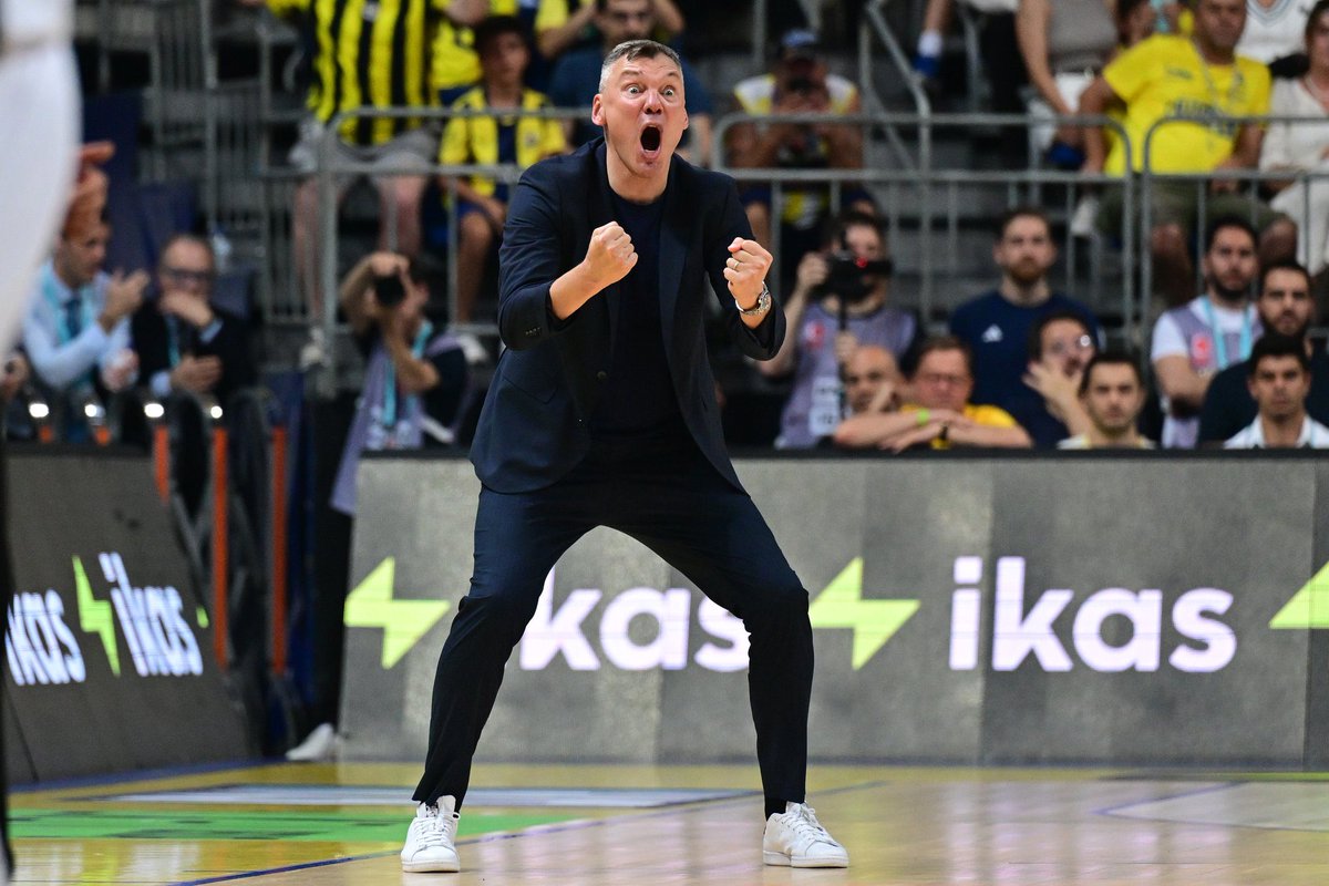 Fenerbahçe Beko, üçlemeyi tamamladı.

🏆 EuroLeague Şampiyonluğu 
🏆 Türkiye Ligi Şampiyonluğu 
🏆 Türkiye Kupası Şampiyonluğu