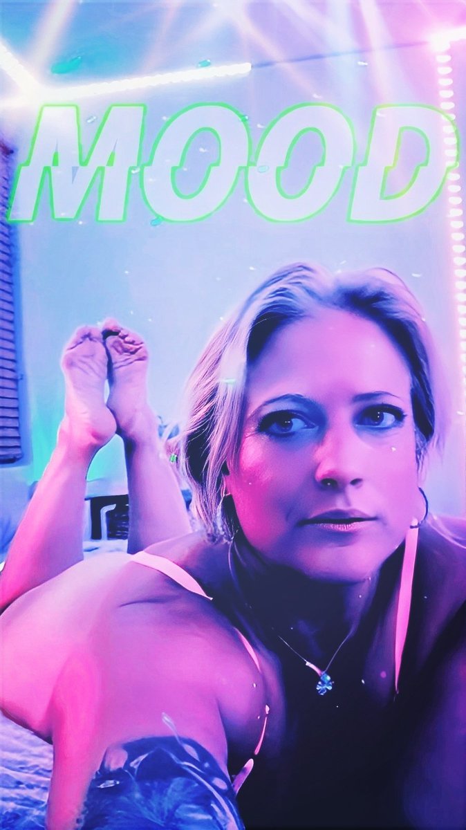 ZoeyKing_Desire's tweet image. 🎉 RAVE ON WITH &quot;THE POSE! 🕺💃&quot;

NOTHING VIBES LIKE FEET IN THE POSE 🦶✨, 

BUT THROW ON SOME OSCAR THE KING 👑 OR DJ SNAKE 🐍 &amp;amp; YOU’VE GOT ECSTASY IN THE PALM OF YOUR HANDS! 🙌🔥 #RaveVibes #DanceMode
 😎 #zkdesires #ZKDfriends 
#Midaymood