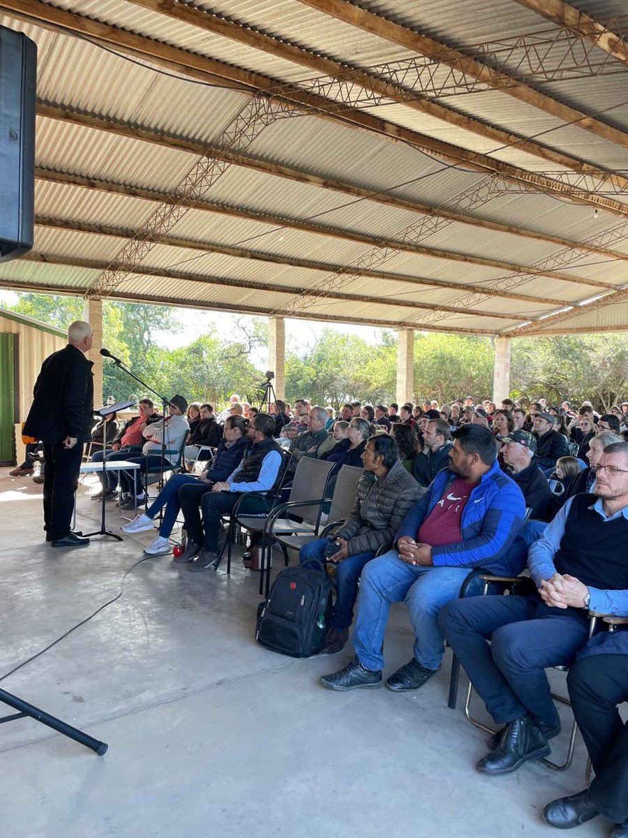 El #ChacoPy va a ser el protagonista de la economía nacional. Con el puente de la Bioceánica, nuestro país se conecta al Atlántico y Pacífico.

Menos costos, más empleos, más desarrollo. El futuro del #Paraguay también se escribe desde aquí.

Un día como hoy, 98 años, aquí se