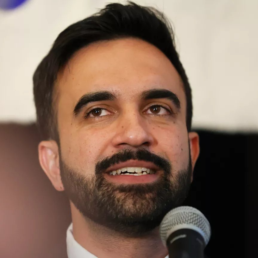 🚨 DERNIÈRE HEURE – Le président Trump à propos du candidat démocrate à la mairie de New York, Zohran Mamdani :
« Il a l’air HORRIBLE, sa voix est agaçante, il n’est pas très intelligent, il est soutenu par AOC+3, tous des idiots, et même notre Grand Sénateur Palestinien, Chuck