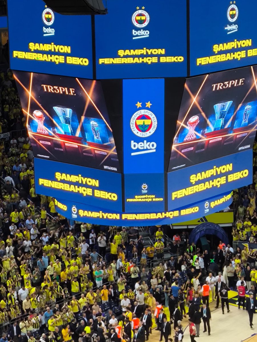 ilkerdalci's tweet photo. Muhteşem bir sezon ve üç kupa 💛💙 🏆🏆🏆 https://t.co/BjCdzATbod