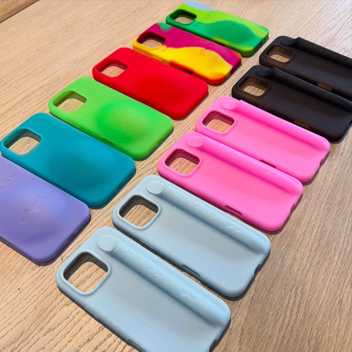 Justin Bieber previews his SKYLRK phone/joint case Justin Bieber previews his SKYLRK phone/joint case