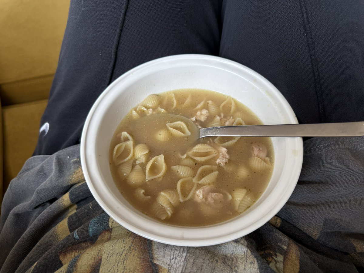 lacomoderdeval's tweet image. caldo de pollo 10/10