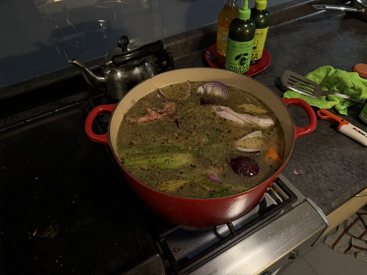 lacomoderdeval's tweet image. caldo de pollo 10/10