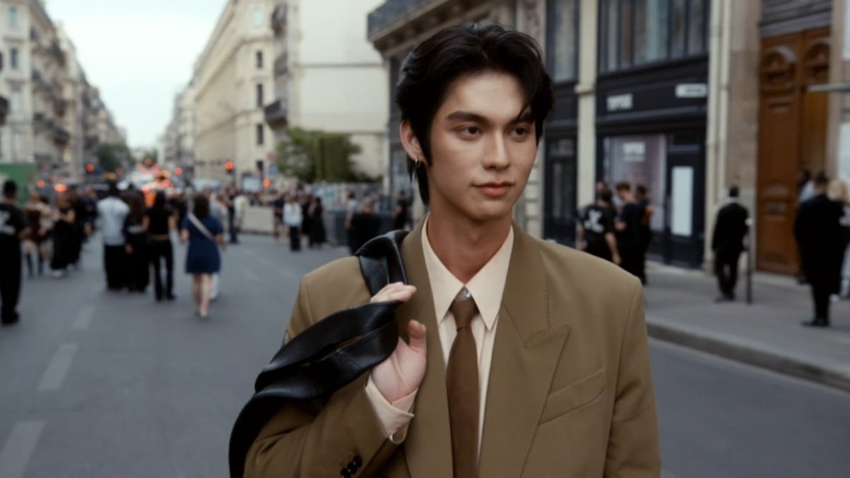 amexbright's tweet photo. Love how elegant and cool Bright Vachirawit is in this Ami Paris total look! Our handsome boy always suits well in everything that he wears. He has expensive and charming aura too🫠🤍

BRIGHT WITH AMI PARIS
#AmiSS26xBRIGHT
#AmiParisxBRIGHT
#bbrightvc @bbrightvc
#AmiSS26 #AmiParis https://t.co/P7ibmBFi6h