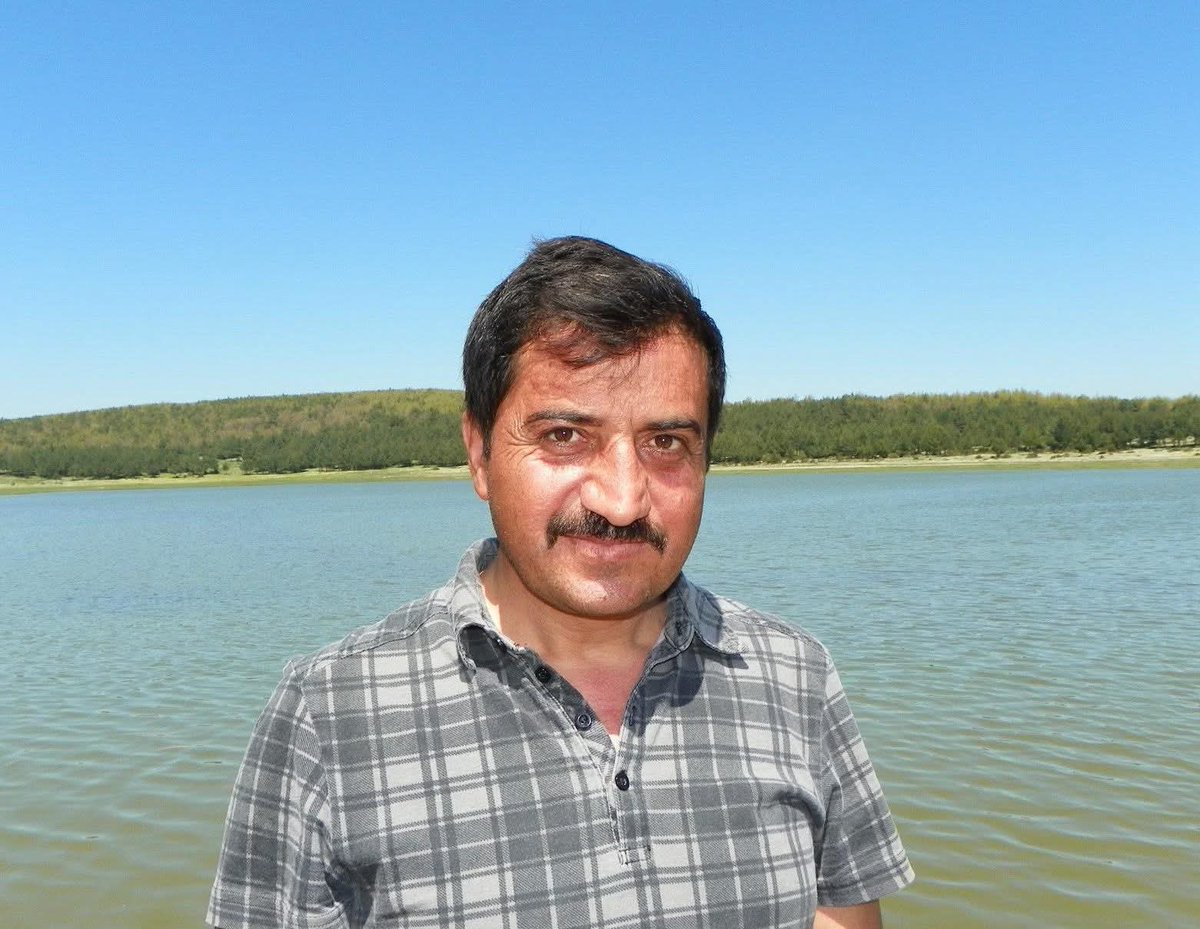 Halil Hocam Canım Hocam Hocaların Hocası Sen Bizi Nasıl Bırakıp Gittin Öyle İnsan Olmayı Senden Ögrendik Okulda Tüm Ögrencilerin Sevdiği Kalbi Güzel İnsan Üzüntümü Anlatacak Kelime Yok Çok Üzgünüm ALLAH Mekanını Cennet Eylesin Günahlarını Affetsin Seni Unutursam Kanım Kurusun 😕