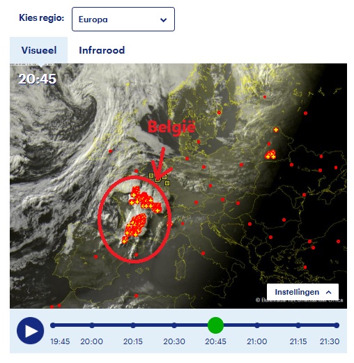 Update: in de rode cirkel over Frankrijk zitten 4 grote buiencomplexen met hevig onweer en lokaal hagel (grootte van tennisballen). Deze complexen trekken naar ons land en verzwakken, maar kunnen nog stevig zijn. Kijk op onze buienradar om ze te volgen...
buienradar.be/belgie/weerber…