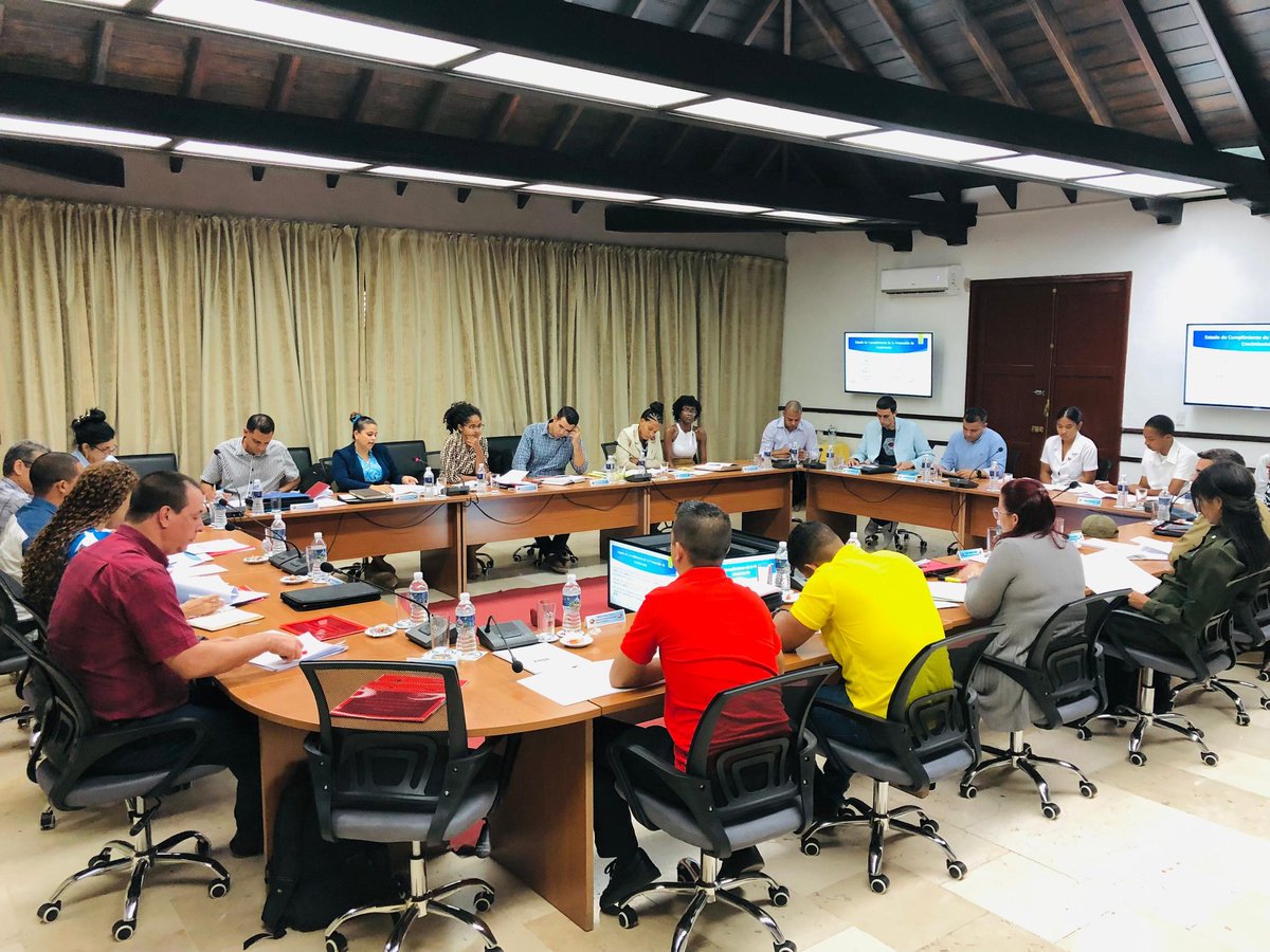 En la reunión del Buró Nacional de la <a href="/UJCdeCuba/">UJC de Cuba</a> junto al ministro de Salud Pública <a href="/japortalmiranda/">José Angel Portal Miranda</a> evaluamos el acompañamiento de nuestra organización a los jóvenes del sector. Sentimos un inmenso orgullo por ellos y sabemos que el camino sigue exigiendo esfuerzos de todos.