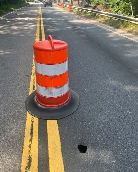 CohassetPolice's tweet image. Route 3A northbound will be detoured between Pond Street and King Street starting at 7:00 AM tomorrow, Wednesday, June 26, due to a sinkhole that requires immediate attention and repair.
Southbound traffic will not be affected and will continue to flow as normal.