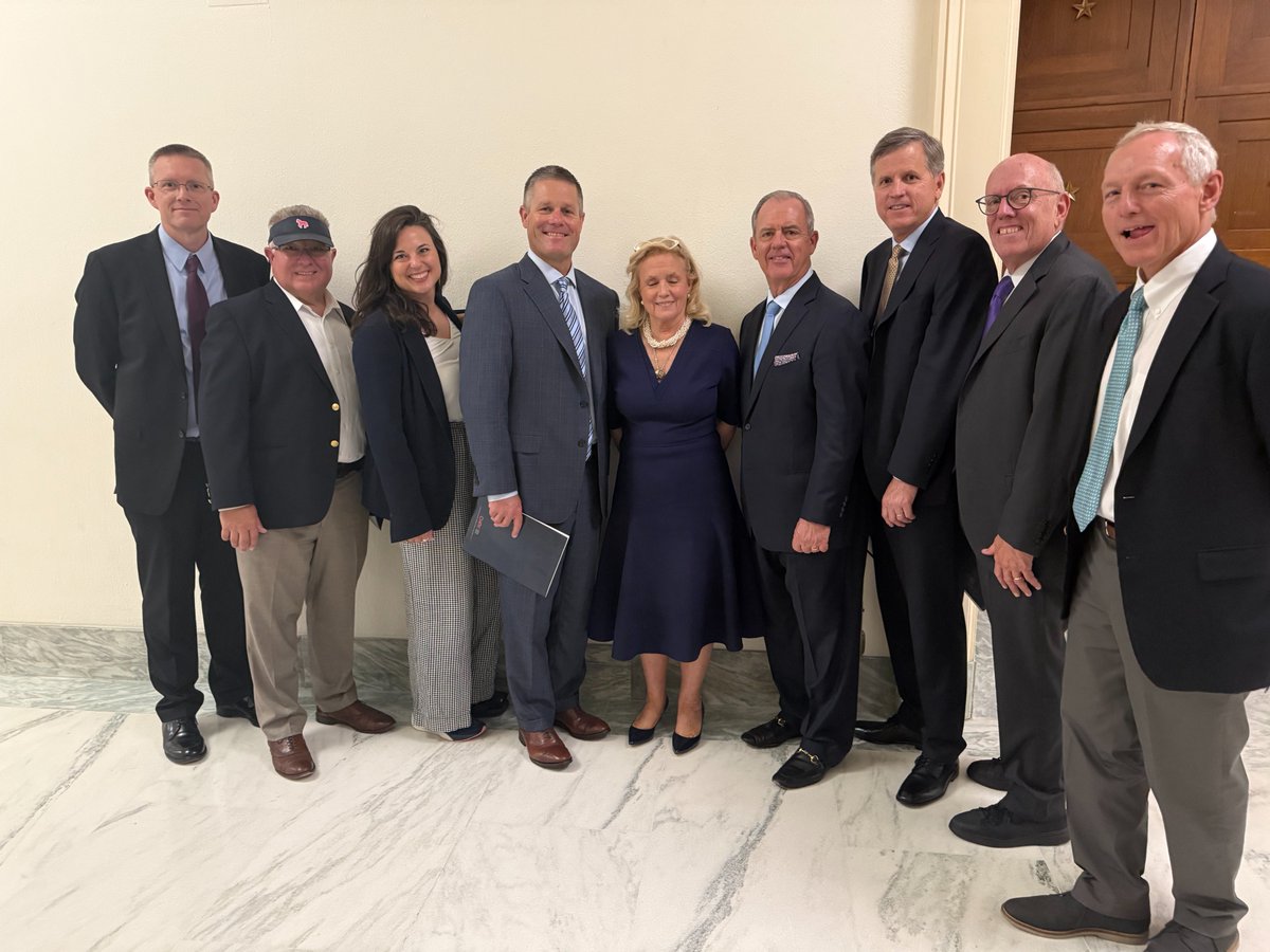 CHPA's tweet image. Wrapped up a full day on #CapitolHill with @RepDebDingell to discuss providing @US_FDA with the tools it needs to support access and continued innovation. Huge thanks to the Congresswoman and her team for their ongoing dedication to consumer health and engaging with our members…